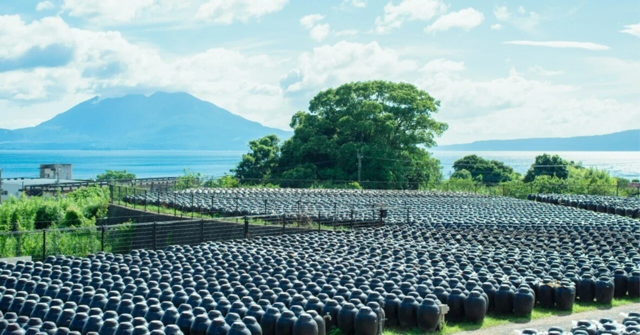 桜島を望む薩摩の地で、壺が語る黒酢の物語｜ROCK FIELD