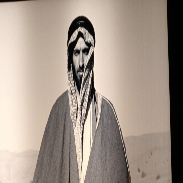 砂漠で密談】世界を動かす「お金の神様」たちがリヤドに大集合！AI・電力・そしてビットコインの未来をぶっちゃけトーク？  同じ会議に日本からあの方が！！｜fables