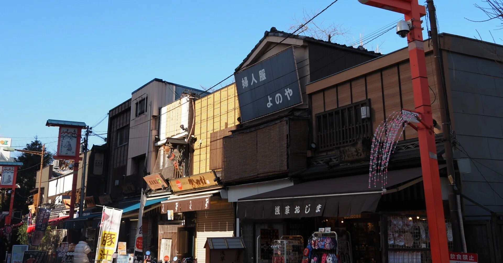 いかにも浅草らしい伝法院通り｜美術と文学と歴史と