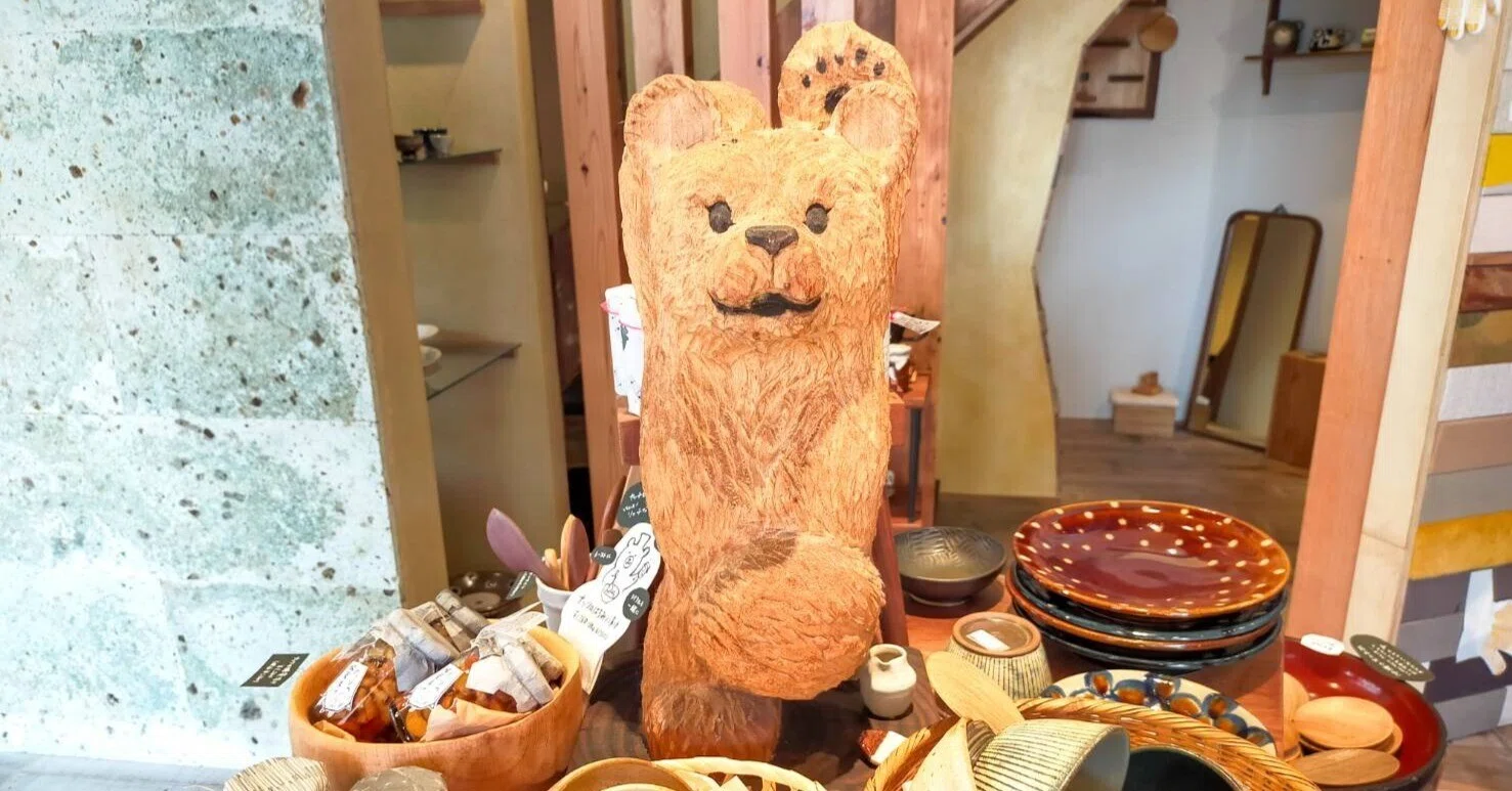 鎌倉市】沖縄の伝統工芸品「やちむん」を日常に。ヤッチとムーンに会い
