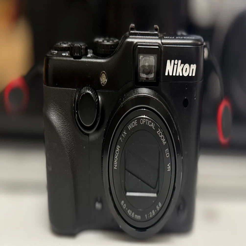 Nikon P7100】 1/1.7インチ CCD｜jaguar