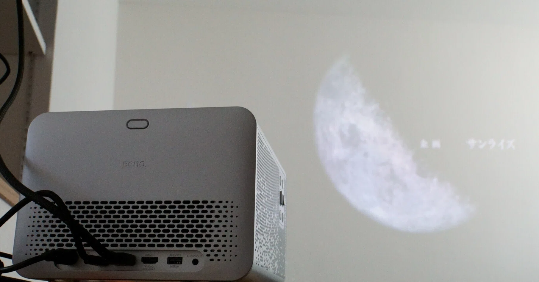 プロジェクターで正月を過ごす（BenQ TK705STiレビュー）｜もっちん