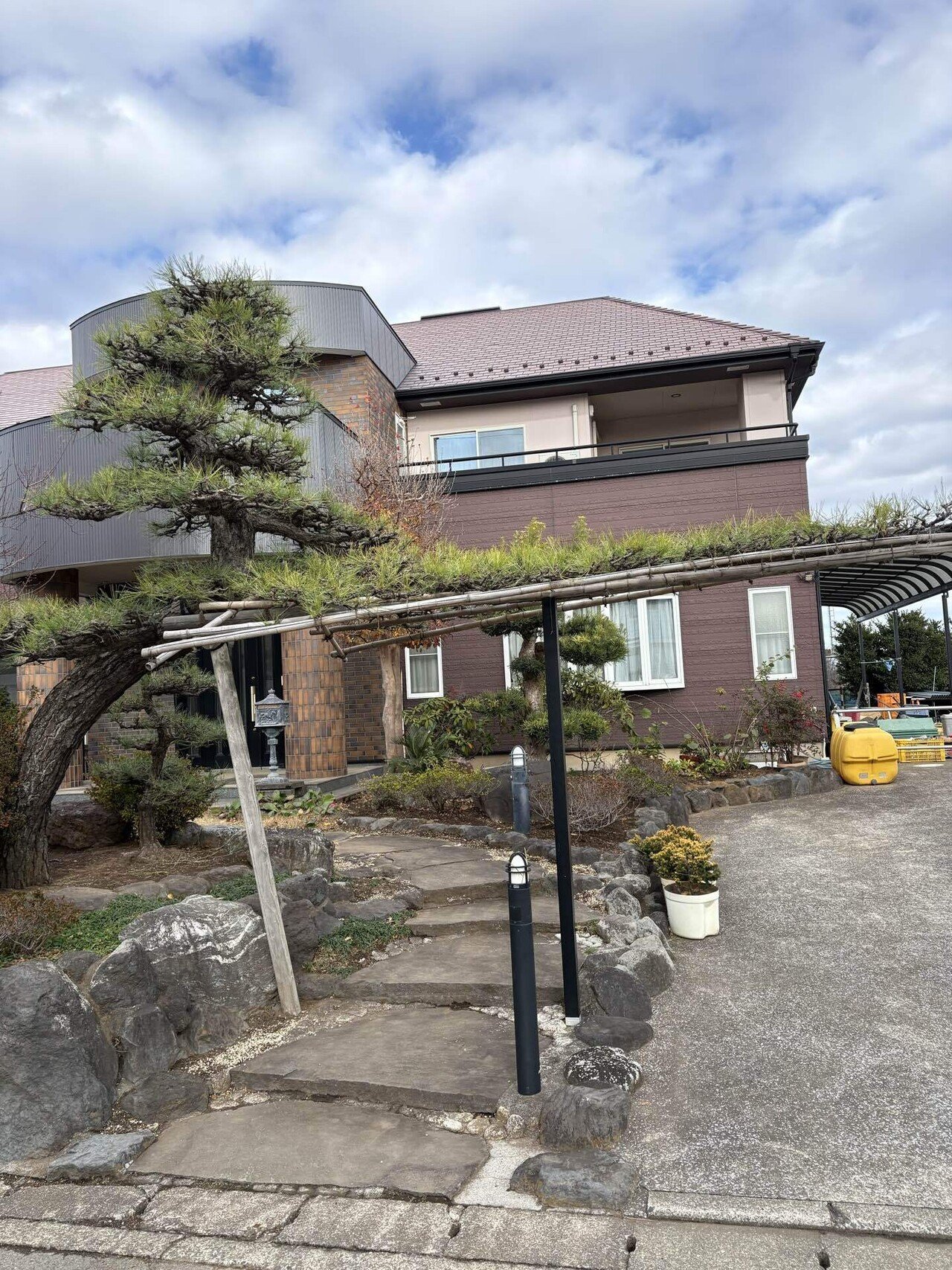 門かぶり松とは？和風住宅に欠かせない存在｜フラワーライフ研究会の