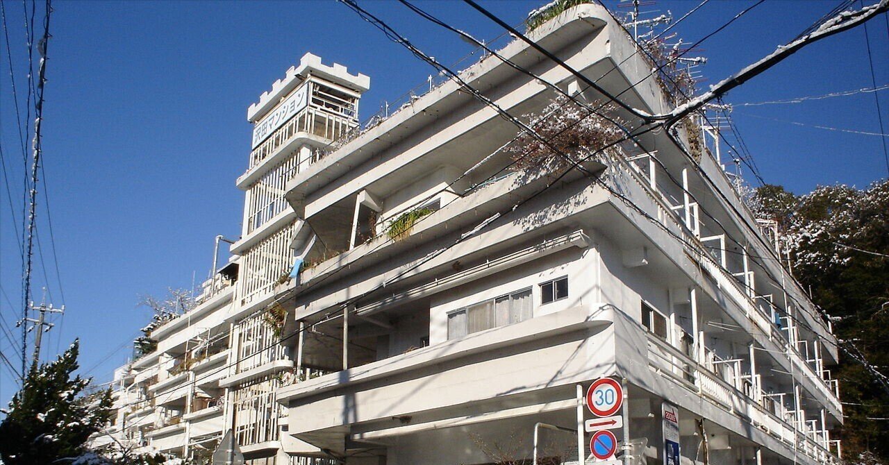 b21 高知のサグラダ・ファミリア：夫婦が独力で築いた沢田マンションの