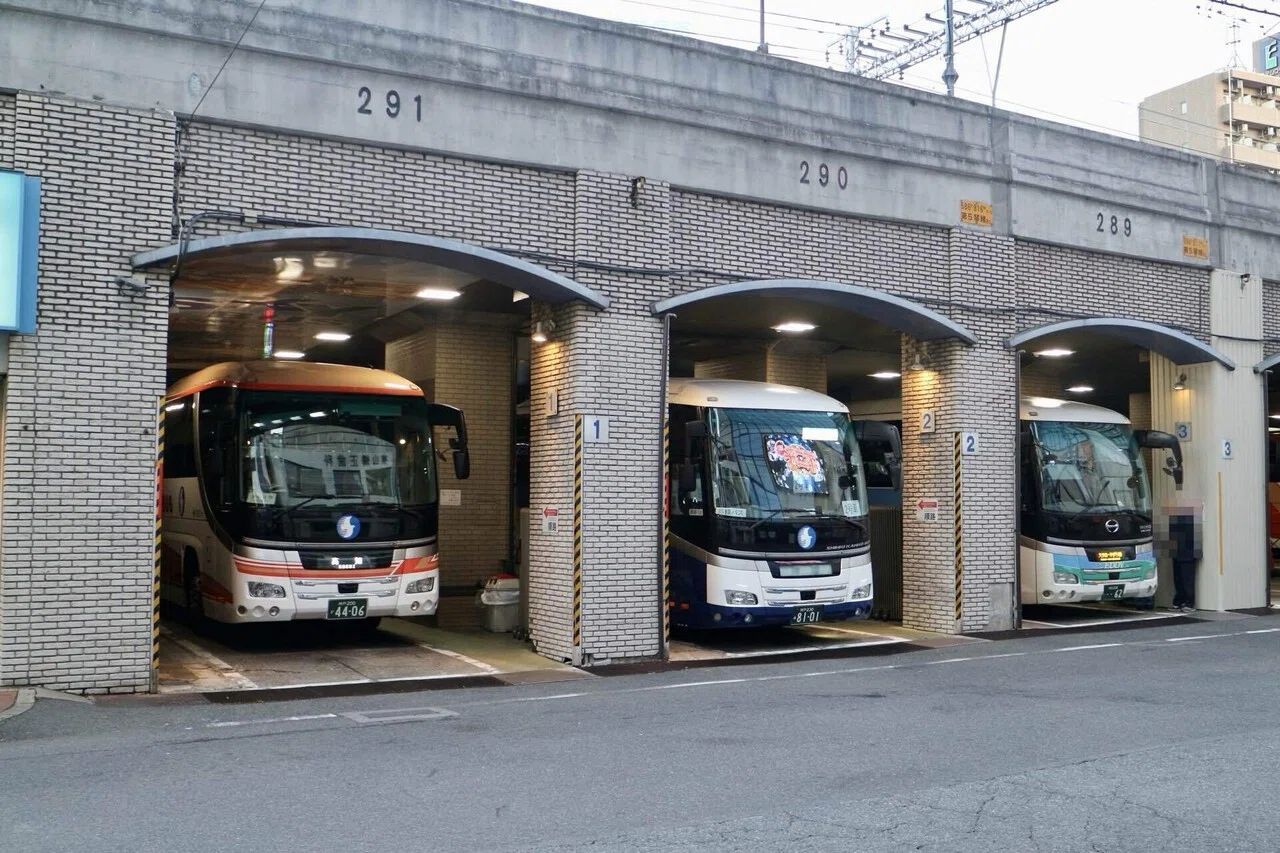 神姫バス】年末の神姫バス神戸三宮バスターミナルにて｜垂水の止利