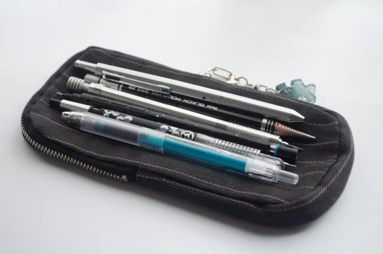 What's in Drawing Pencase?｜鴇