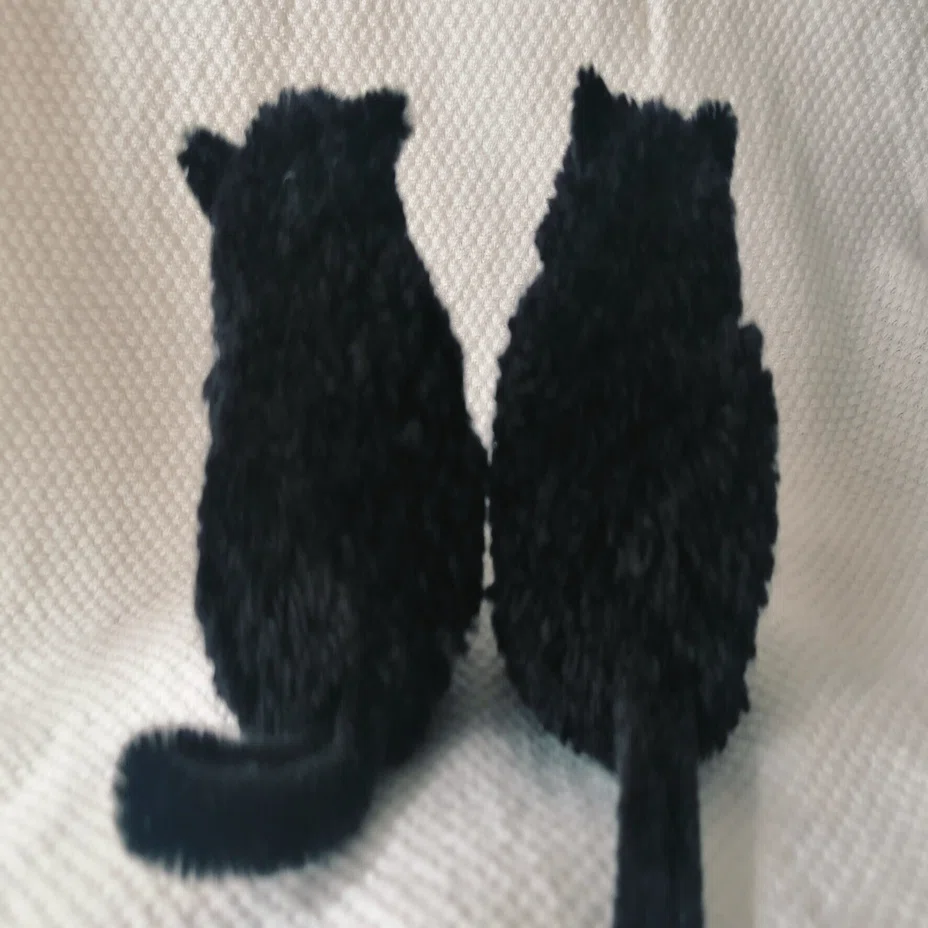ポンポン黒猫｜きつね