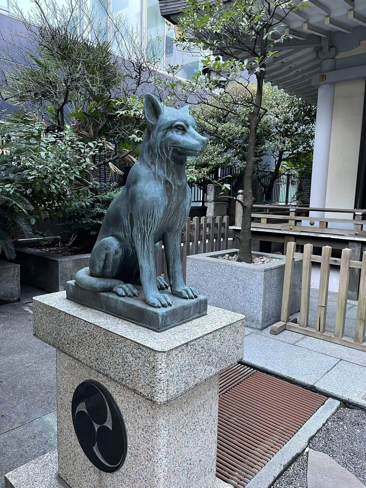 狼さんに会いに｜宮益御嶽神社｜カンナ