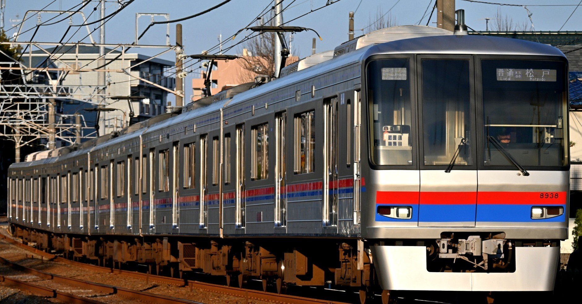 新京成（現京成松戸線）8900形車内形式板「8924」鉄道部品 新京成の色味がまだまだ残る京成松戸線！ それにしても8900形が「普通