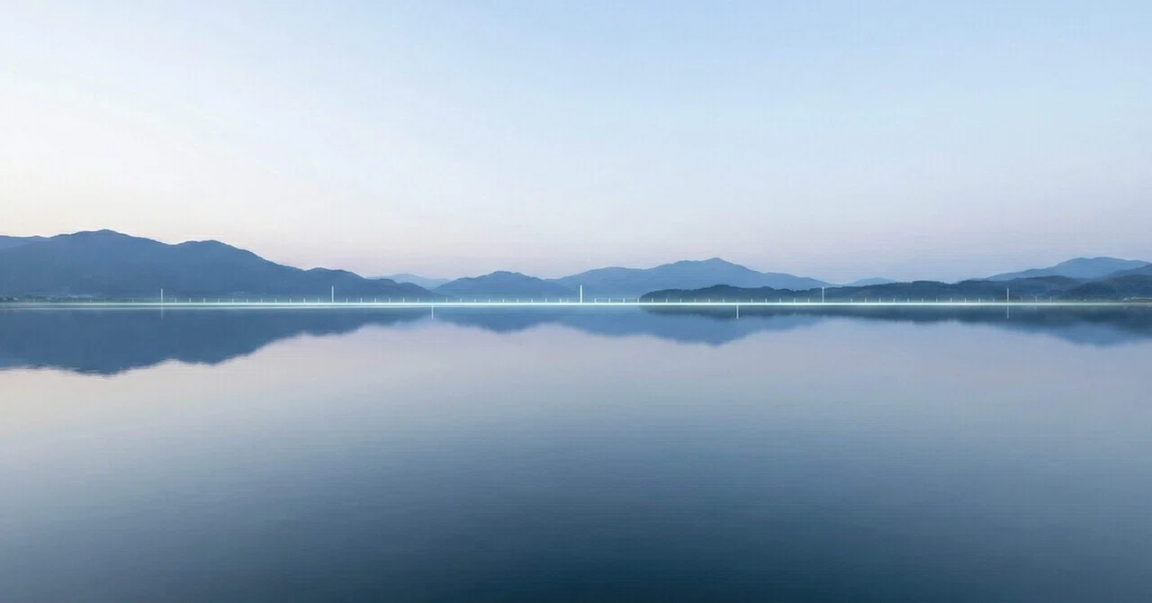 Creative Essay : 浜名湖という、超大型の水平器──静寂と熱狂の