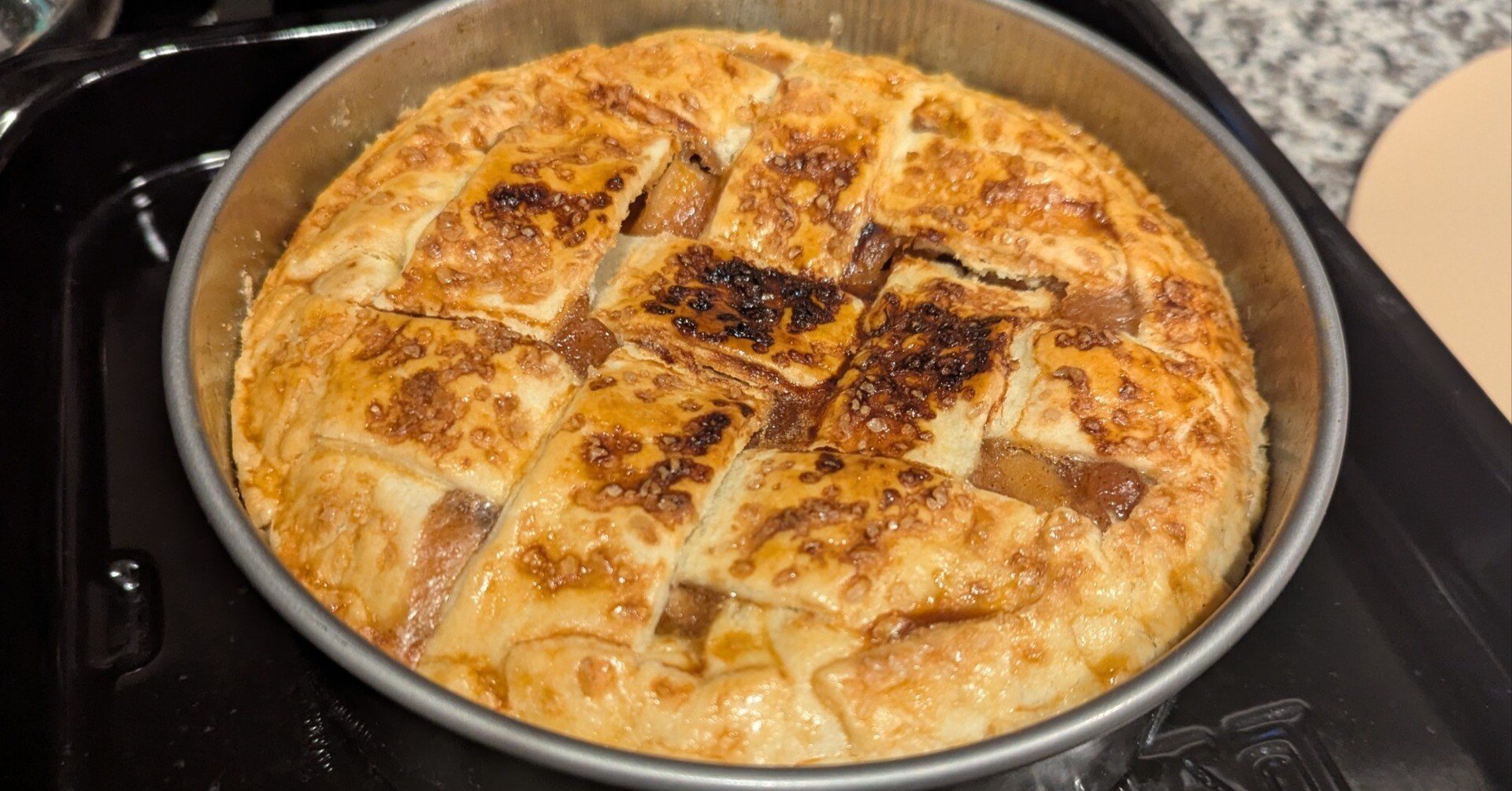 近況報告】アップルパイ焼いた🍎｜逸果ゆずみ