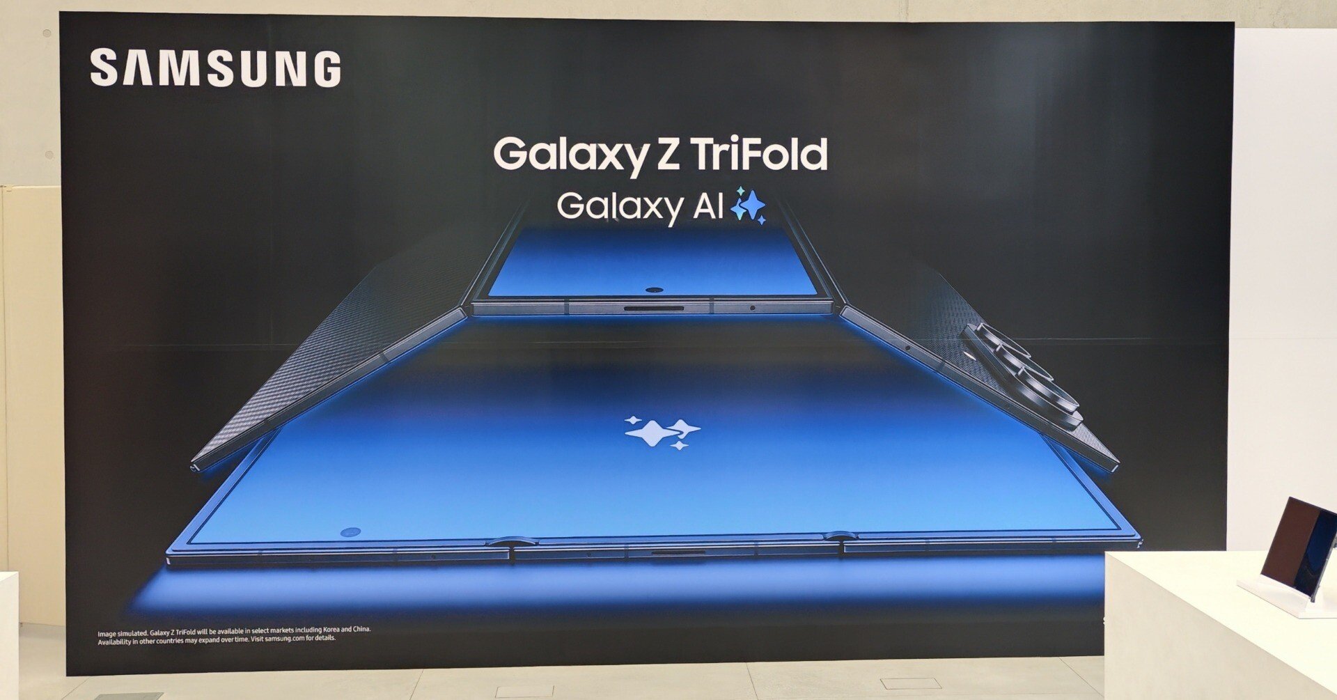 ✨新品未開封✨　SAM'U 3点セット au、防水とおサイフケータイ (R) 搭載の折りたたみスマートフォン