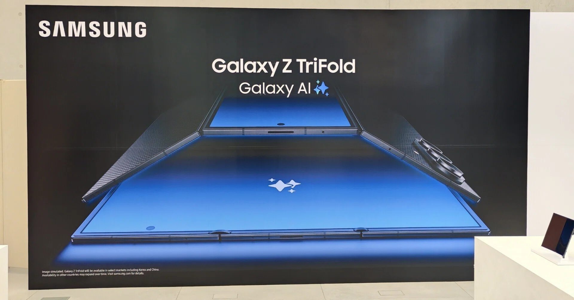 サムスンの3つ折りスマホ「Galaxy Z TriFold」を購入！｜山根康宏