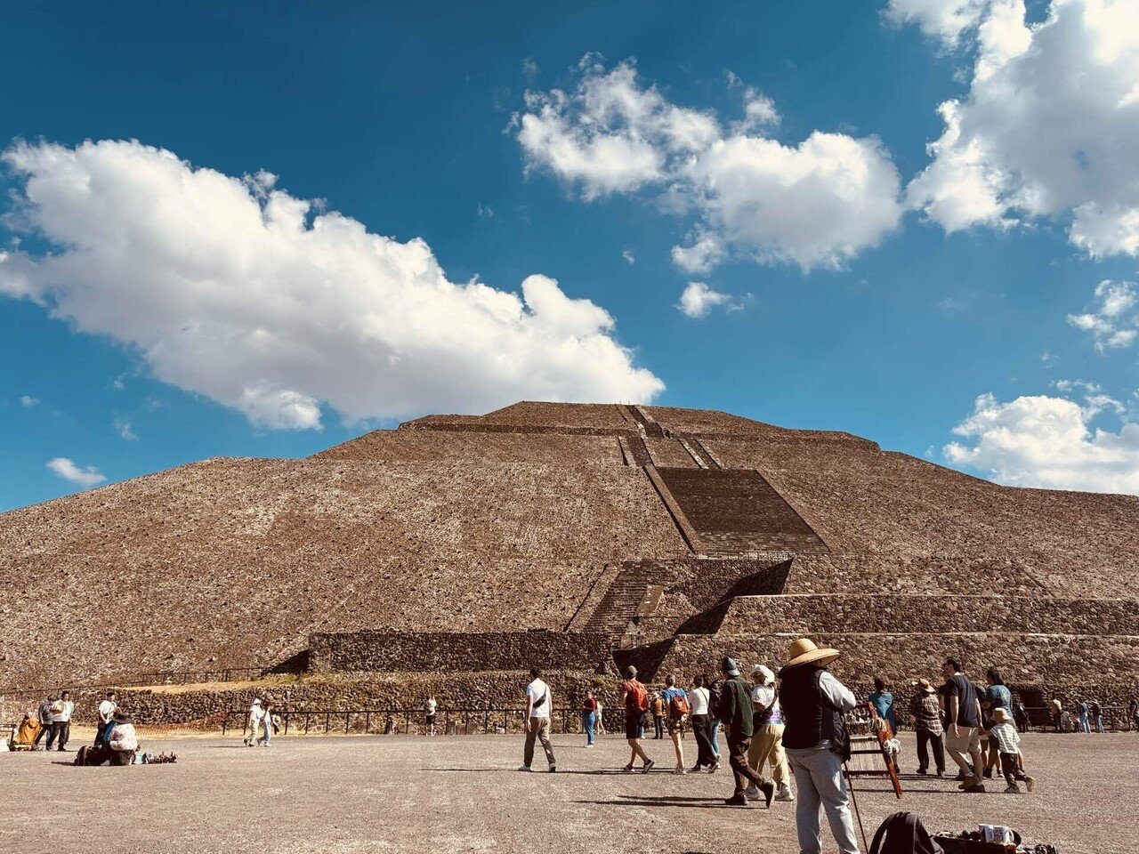 Day132 ティオティワカン】ピラミッドのロマンに心躍った一日｜あお10