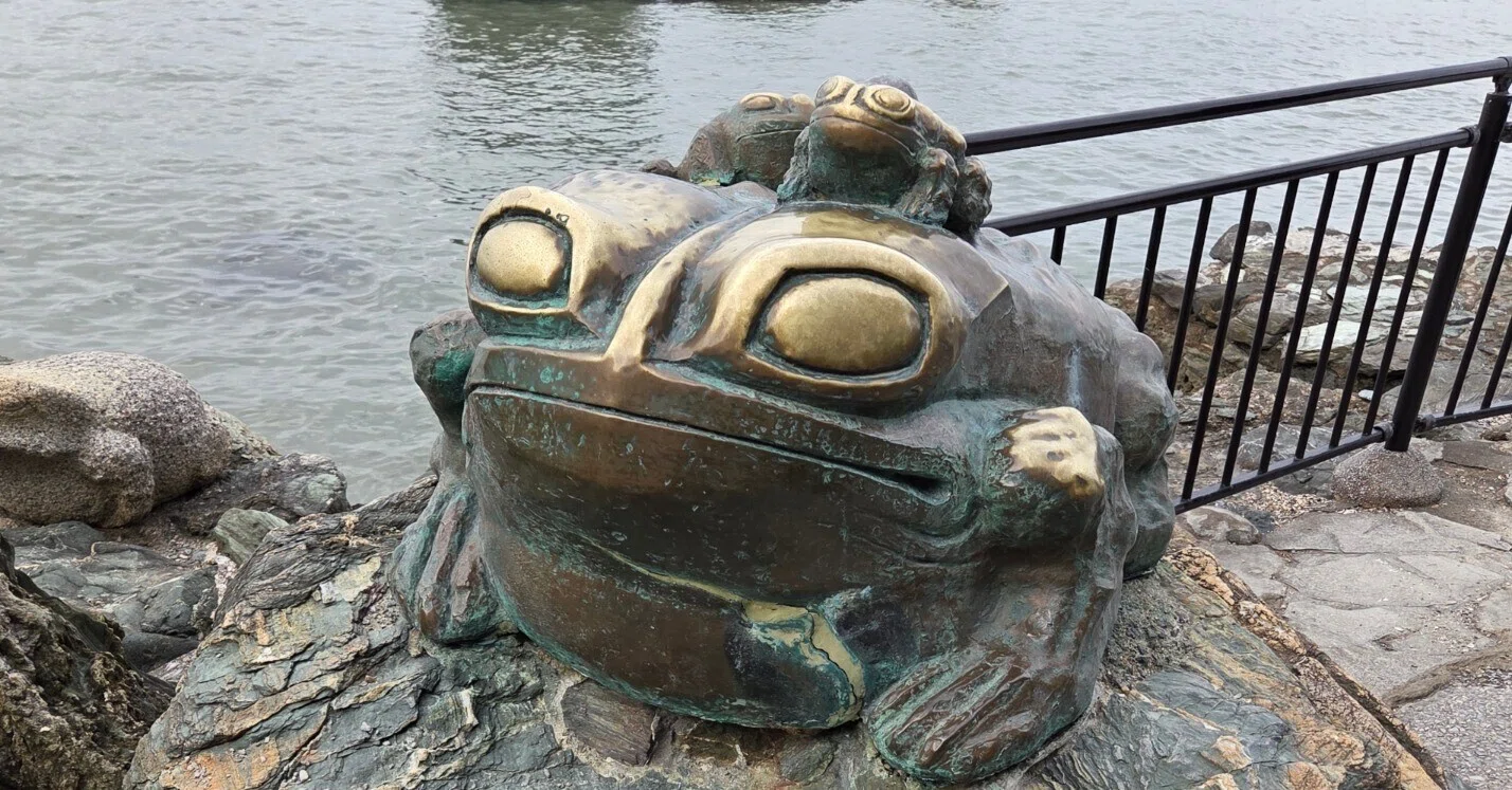 伊勢に行ってきた①～二見興玉神社のカエルさん🐸～｜エリ