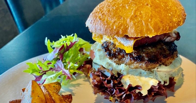 レシピ 旨味がすごい バンズから作る 俺のハンバーガー 三つ星のまかないレシピ 第二話 あえてのハンバーグ感 そのままでも美味しい旨味のパティの作り方の巻 おかともひこ コックさん Note