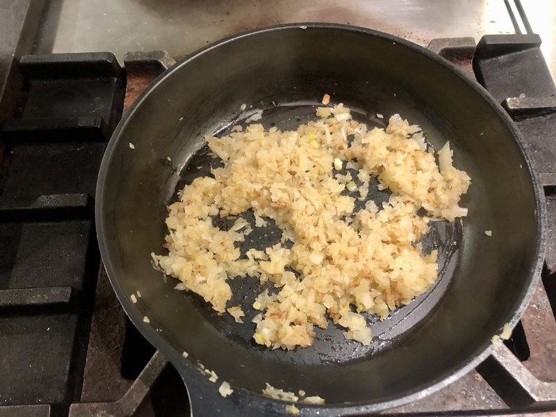 レシピ 旨味がすごい バンズから作る 俺のハンバーガー 三つ星のまかないレシピ 第二話 あえてのハンバーグ感 そのままでも美味しい旨味のパティの作り方の巻 おかともひこ コックさん Note レシピ 旨味がすごい バンズから作る 俺のハンバーガー 三つ星のまかないレシピ 第二話 あえてのハンバーグ感 そのままでも美味しい旨味のパティの作り方の巻 おかともひこ コックさん Note