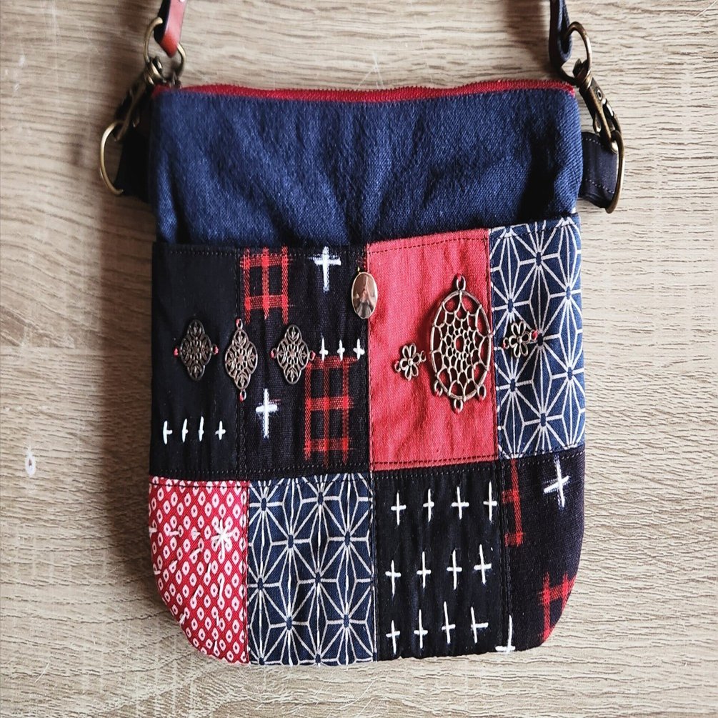 和柄の飾り刺し子パッチワークポーチ ヤフーオークションに出品しま