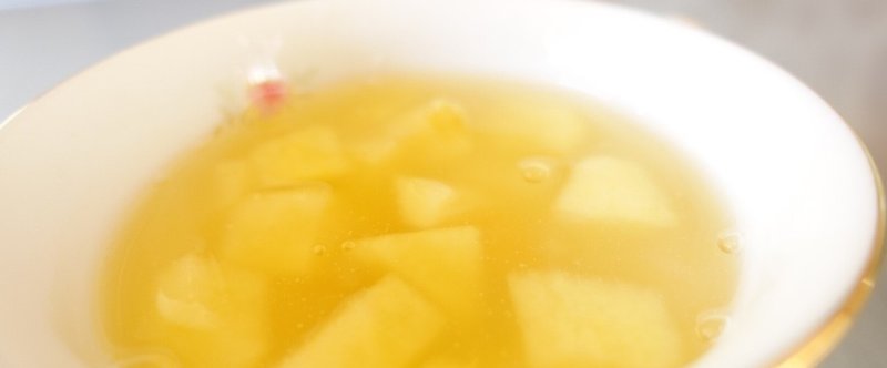 寒い冬に「本葛とろりんドリンク」。蜜リンゴと、自家製ゆずはちみつを入れて。