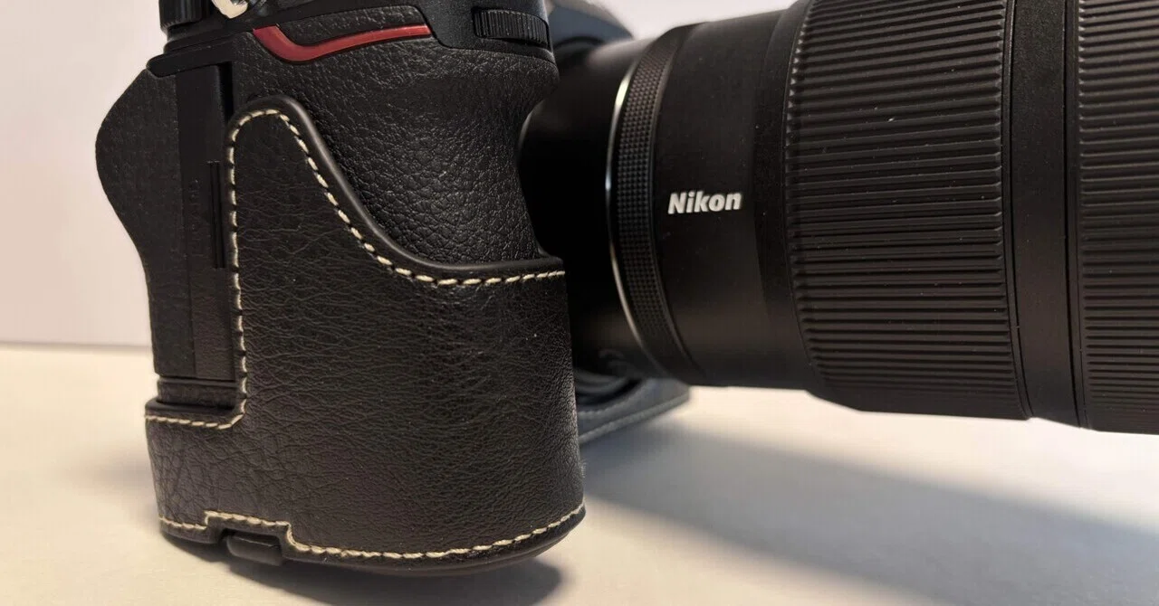 Nikon Z5II用「SIUTATDSH カメラケース」買ってみた｜レンズの先に