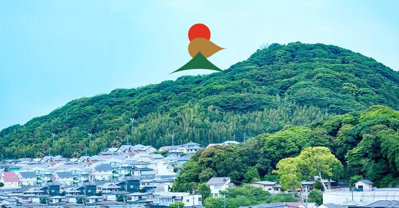 山間に佇む神社 由緒や物語を記号に翻訳した、地域に根付く北九州の氏神神社「日峯神社