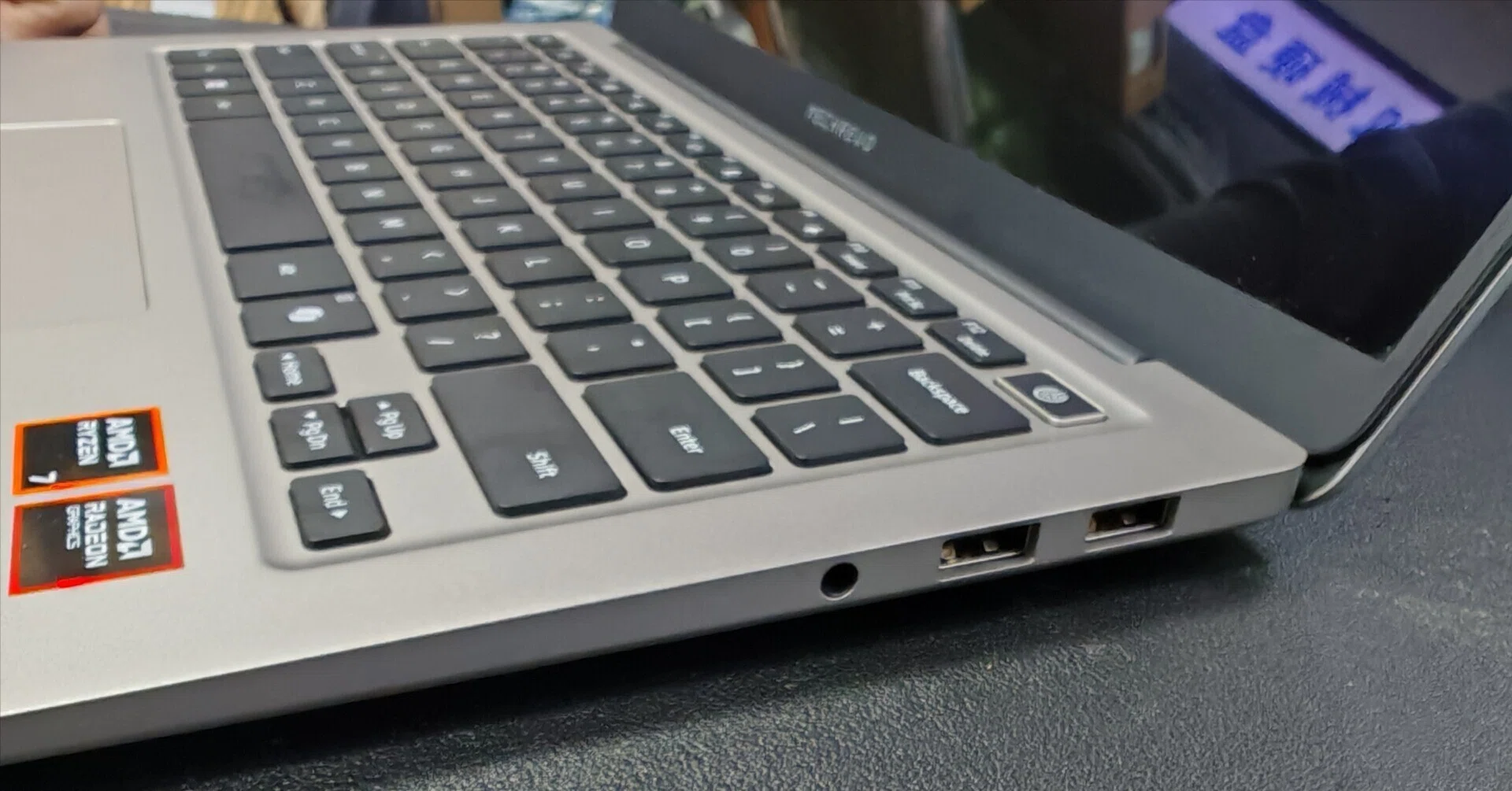 重さ1kg,SSD2台搭載可能で10万円ちょいの高コスパモバイルノート 重さ1kg,SSD2台搭載可能で10万円ちょいの高コスパモバイルノート