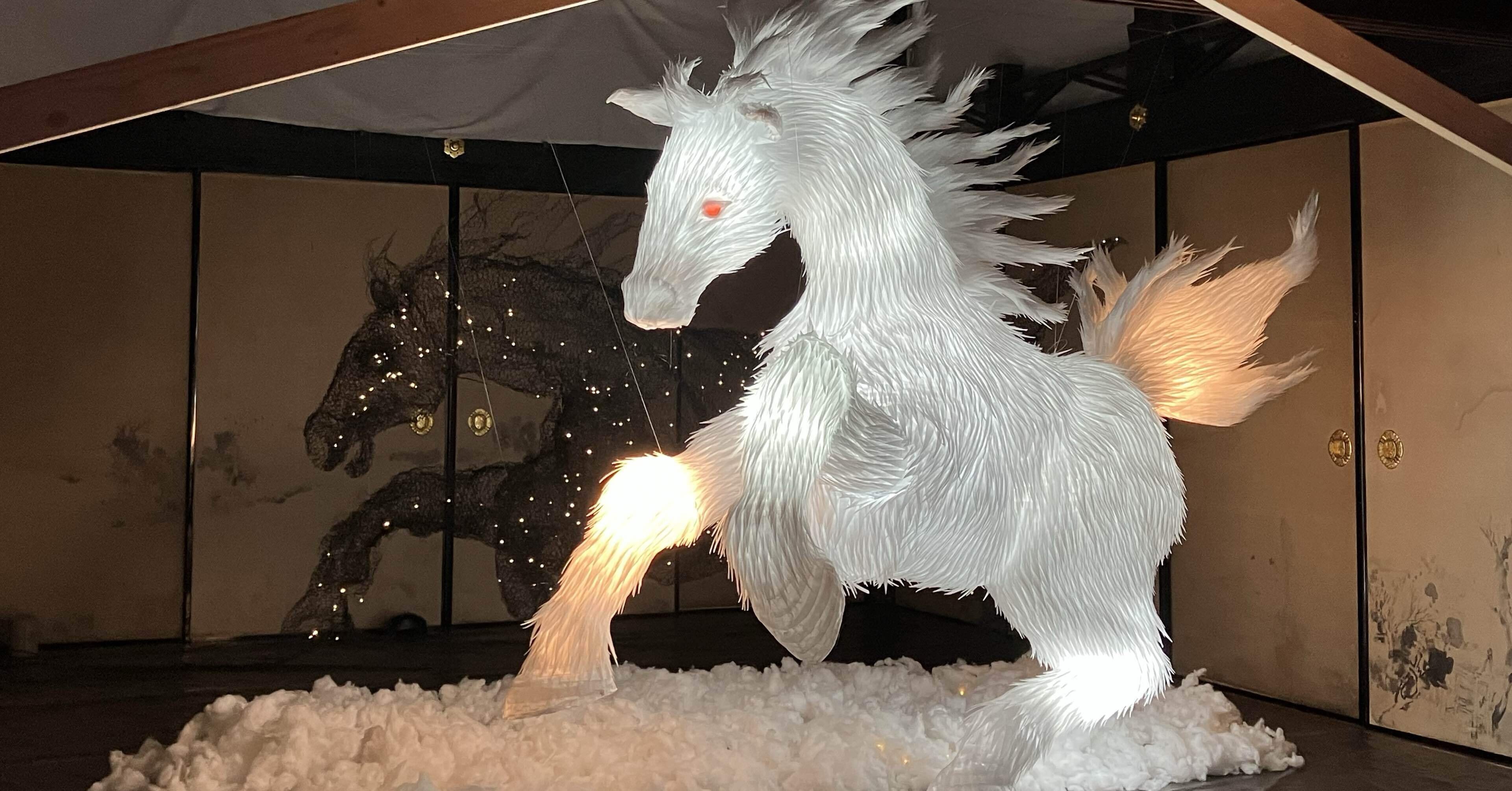 馬のオブジェ 商品紹介】躍動感あふれる金色の馬のオブジェ - 輸入家具 | 東京