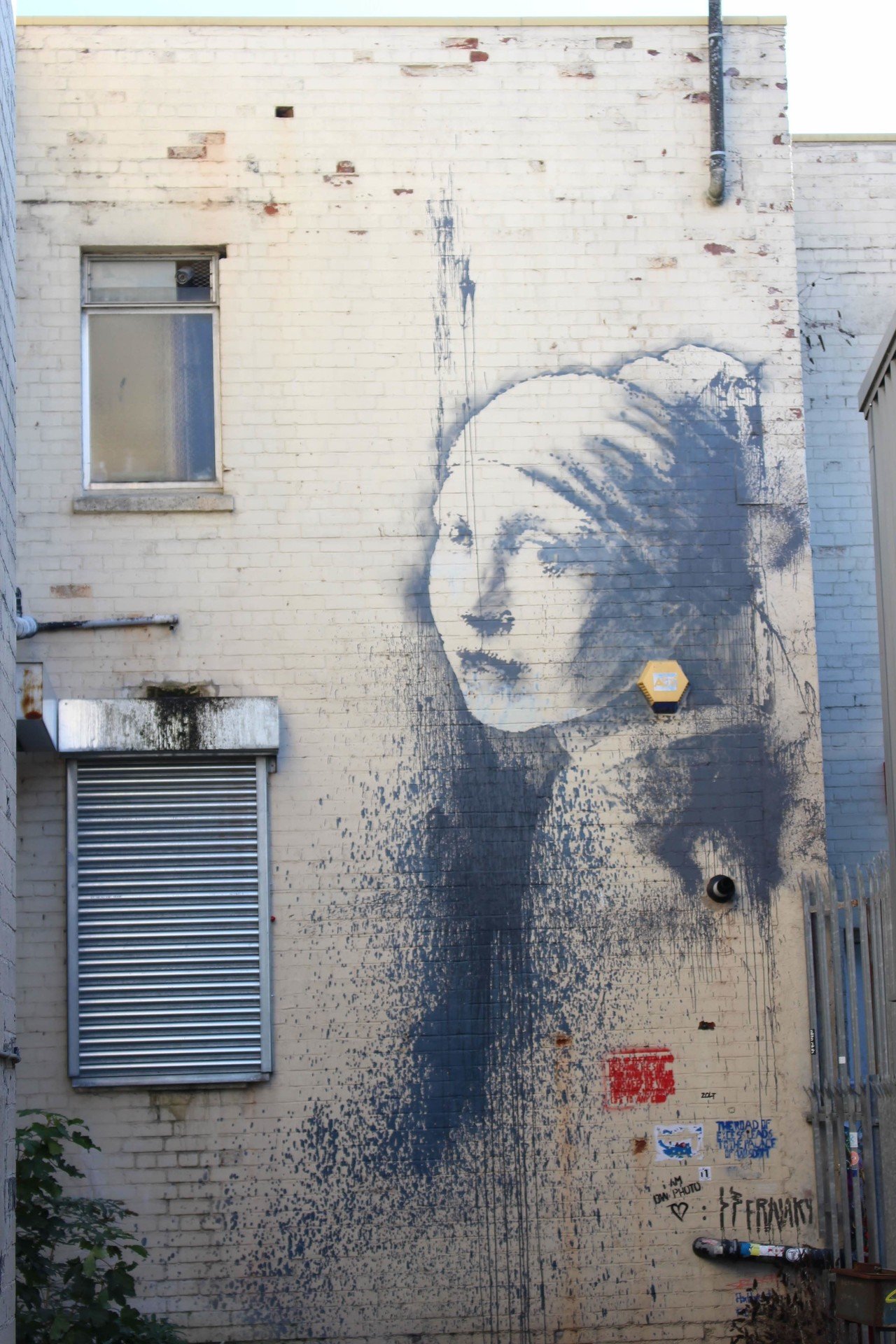 グラフィティの聖地、ブリストルでバンクシーをめぐる｜イケダトモミ