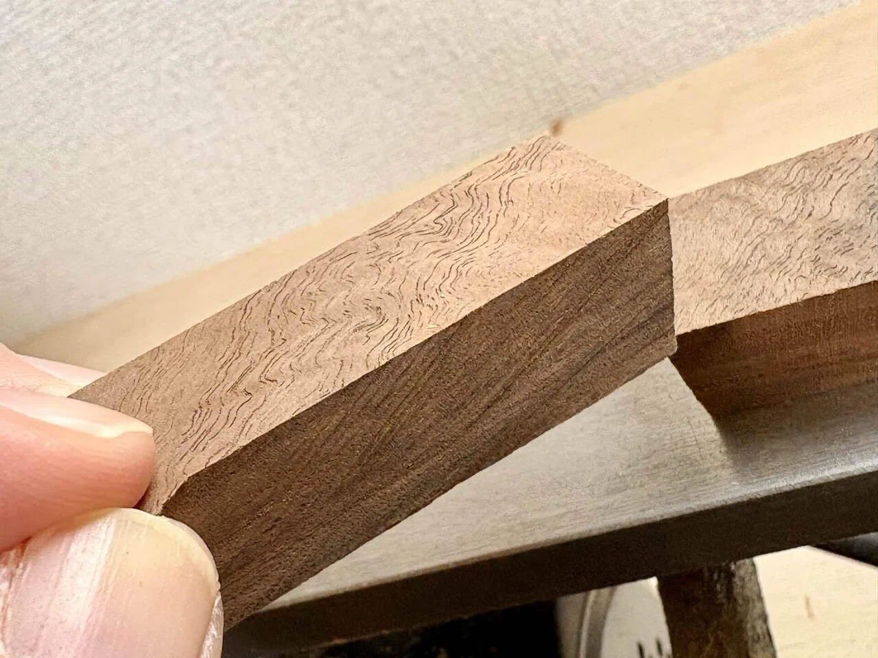 [Rare Wood] Captivated by complex grain. Crafting a pen with 