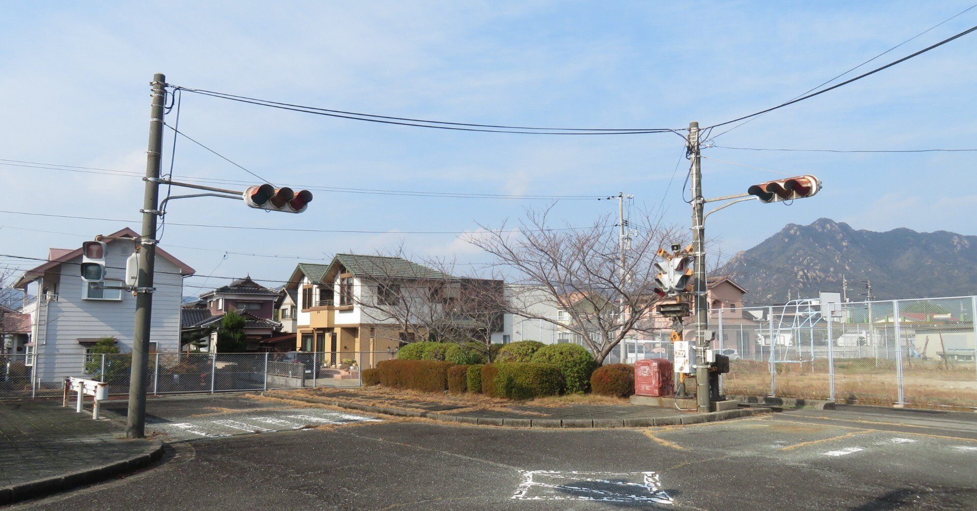 山口県の信号機】本物の信号機がある公園【防府市 迫戸児童公園】｜るーと