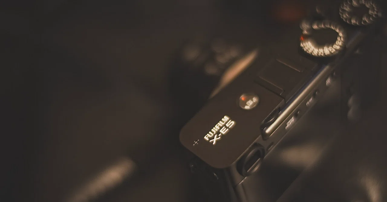 富士フイルム X-E5を買ってしまった話。XM5と悩んだ末に｜TAKU
