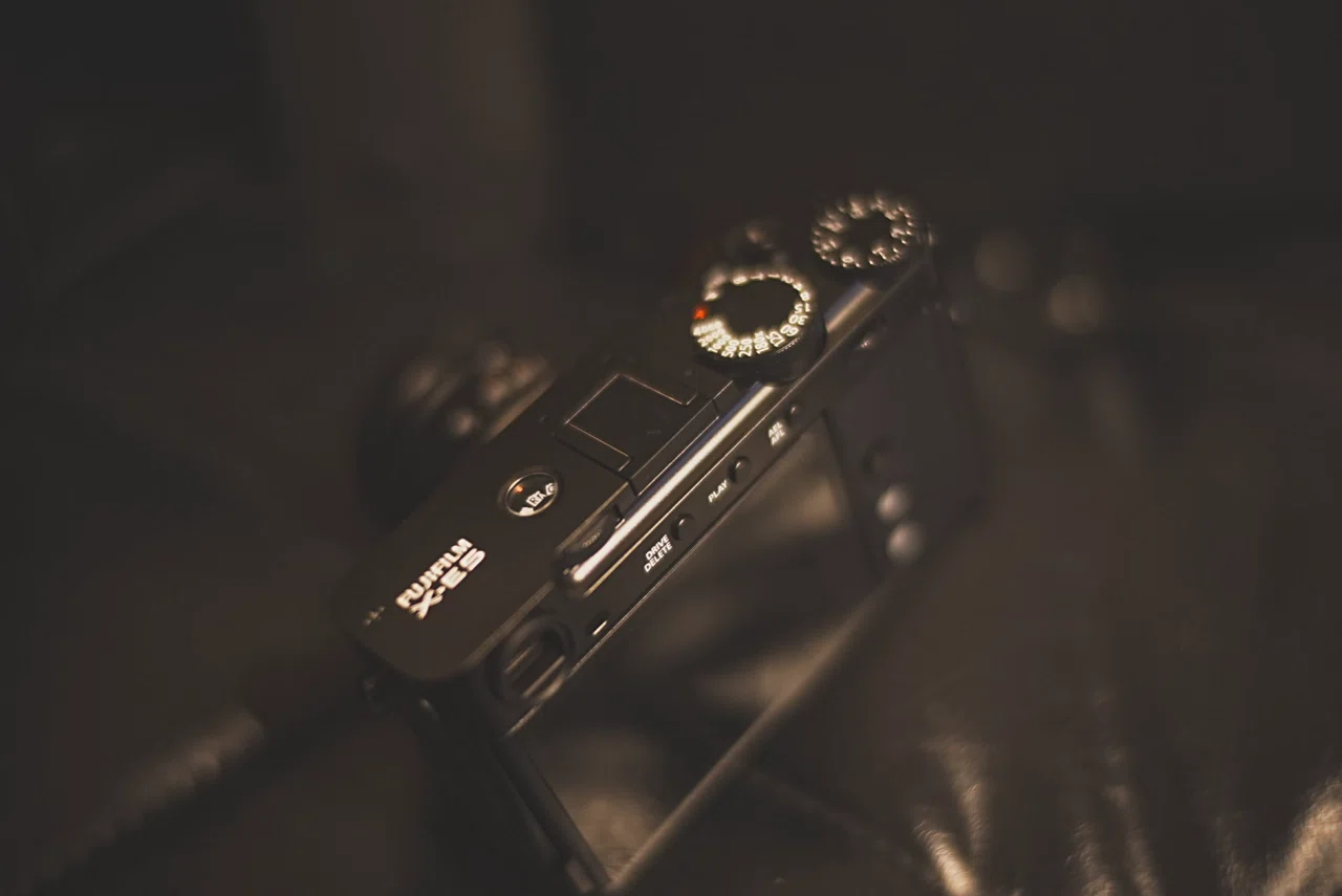 富士フイルム X-E5を買ってしまった話。XM5と悩んだ末に｜TAKU