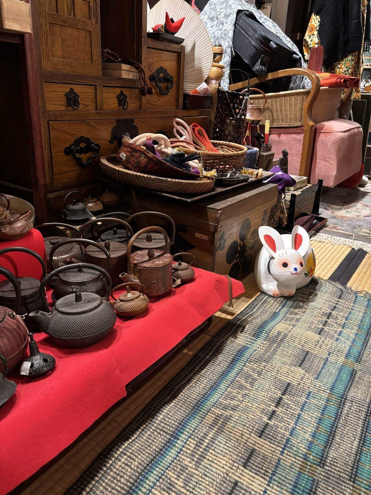 76  　80年代！平成レトロな　電話　赤　札幌市西区　山の手　モノココ 札幌市西区】住宅街に古物のワンダーランドがあるなんて！モノココ