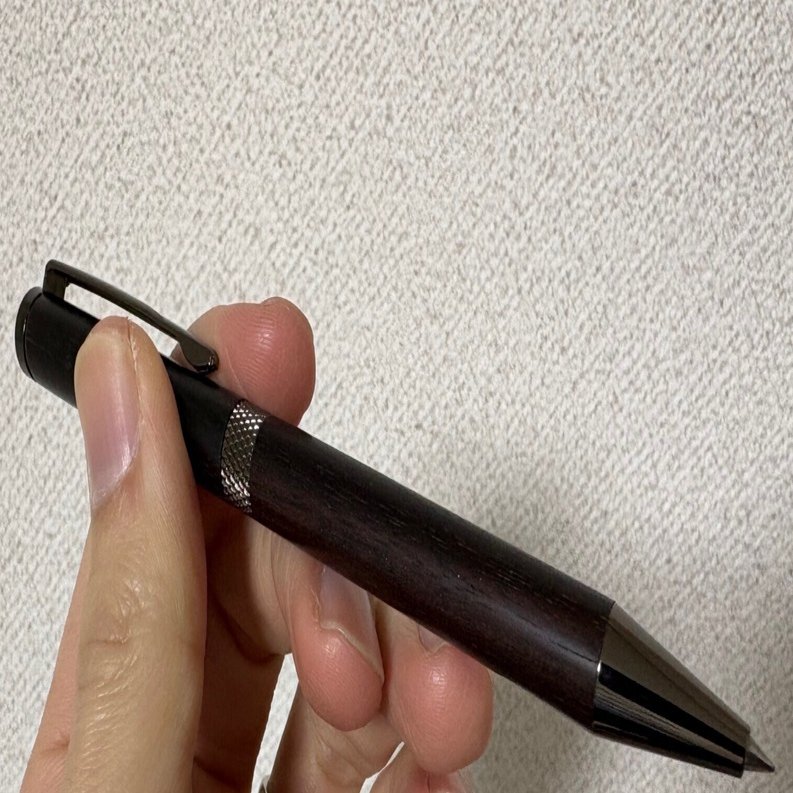 念願】「黒檀×黒金具」の漆黒ペン。集中力MAXで削り出した、こだわりの