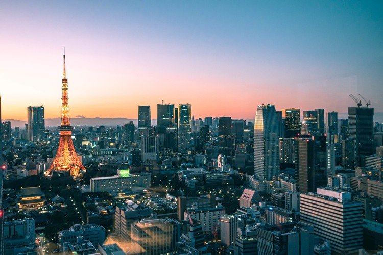 何を撮ろうか。そう考えて外に出るとつい撮っているのが東京タワー