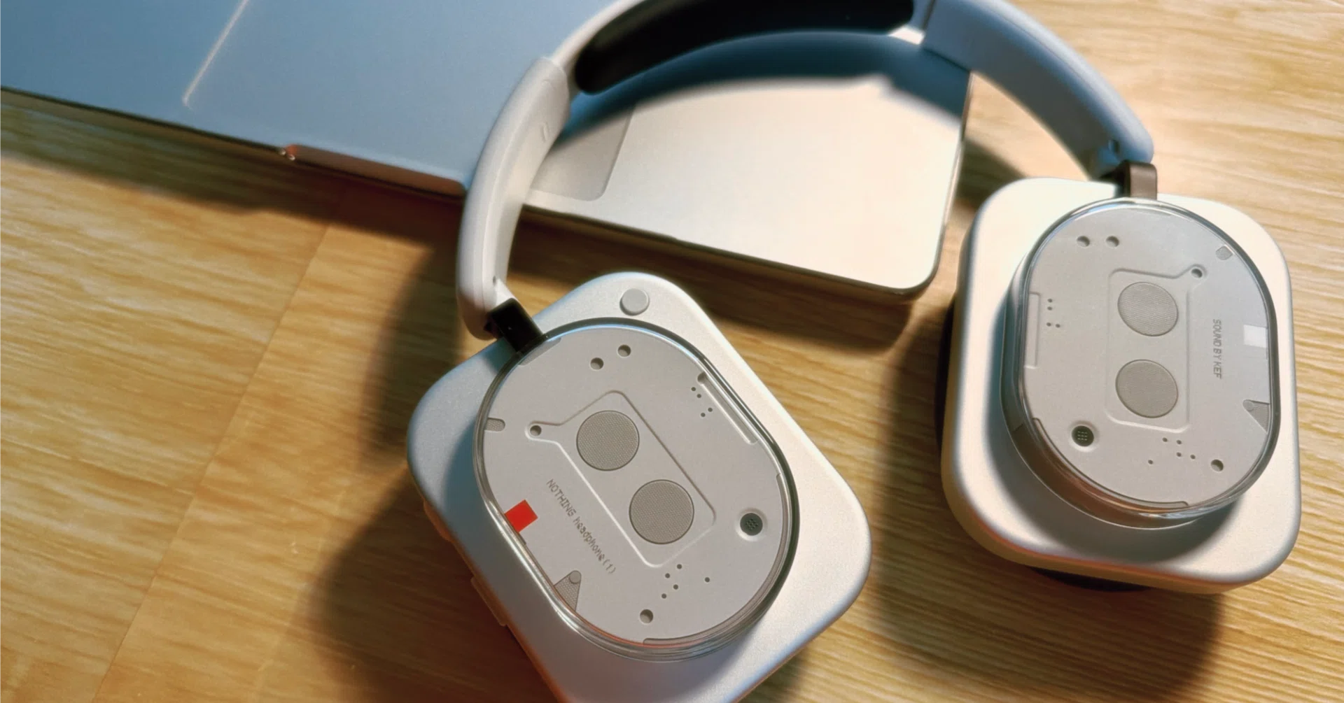 ガジェット語り｜Nothing Headphone(1) はデザインだけじゃない。物理