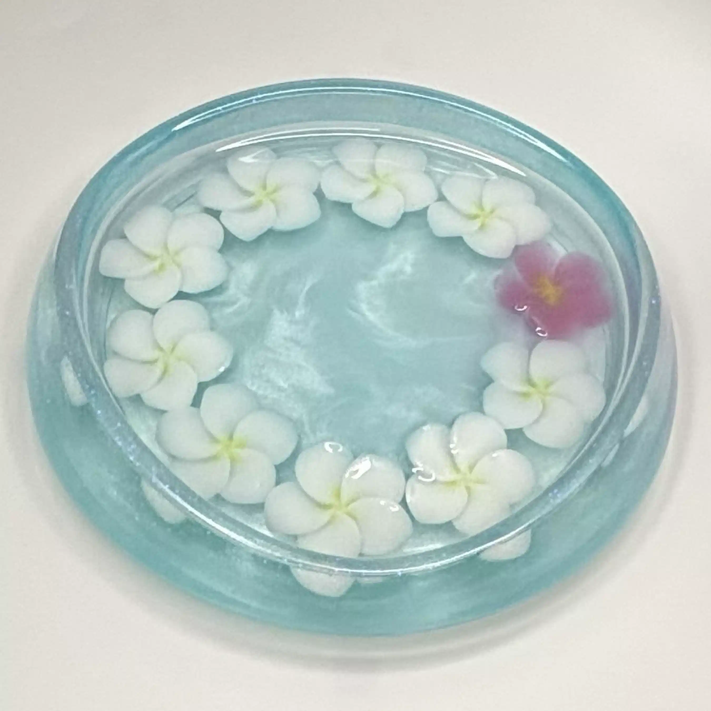 Radiant Bloom Studio｜二度見してしまう、静かな没入感のある作品