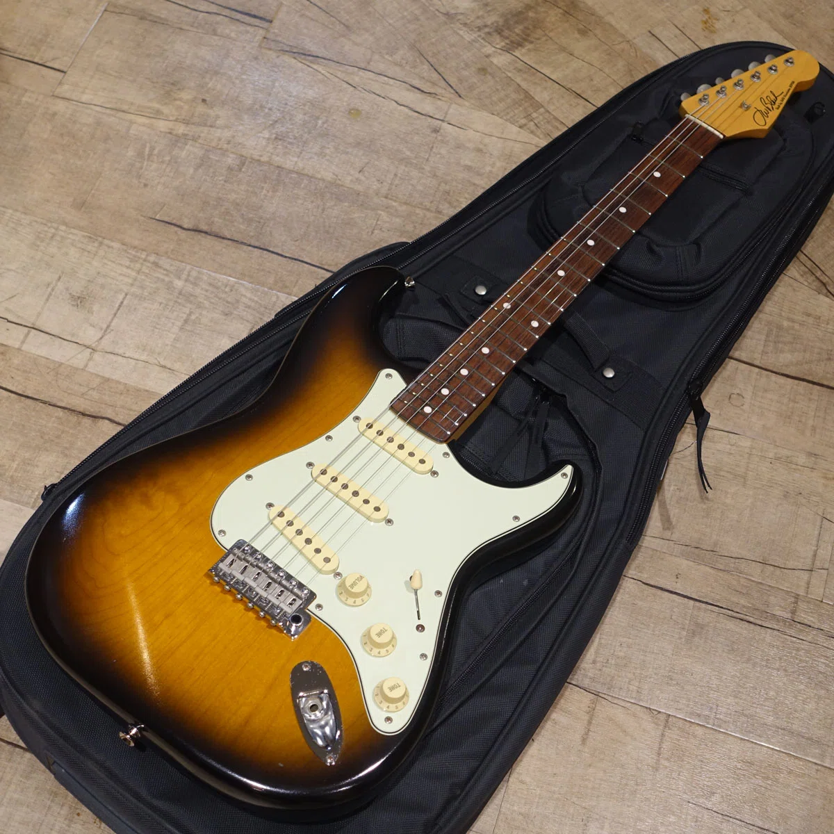 エレキギターのはなし J.W.Black Guitars JWB-J-S探しの旅｜KUNI
