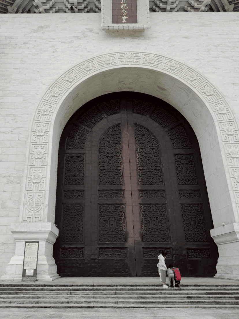 台湾_ 記念堂の饕餮（とうてつ、 タァォティエ）と麺線（ミェンシェン