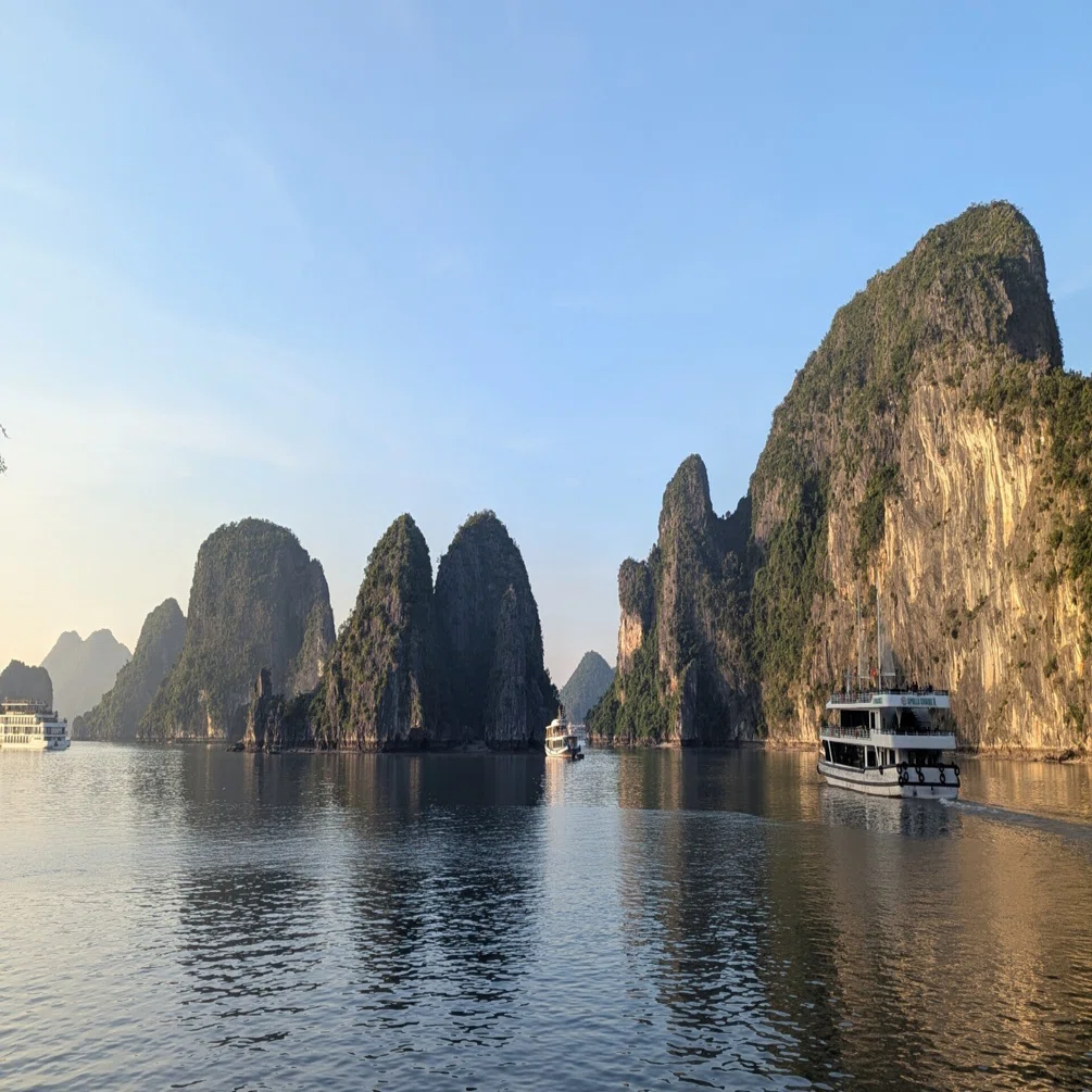 ベトナムを読む旅_vol.3 ハロン湾：工業地帯のすぐ隣に控える絶景