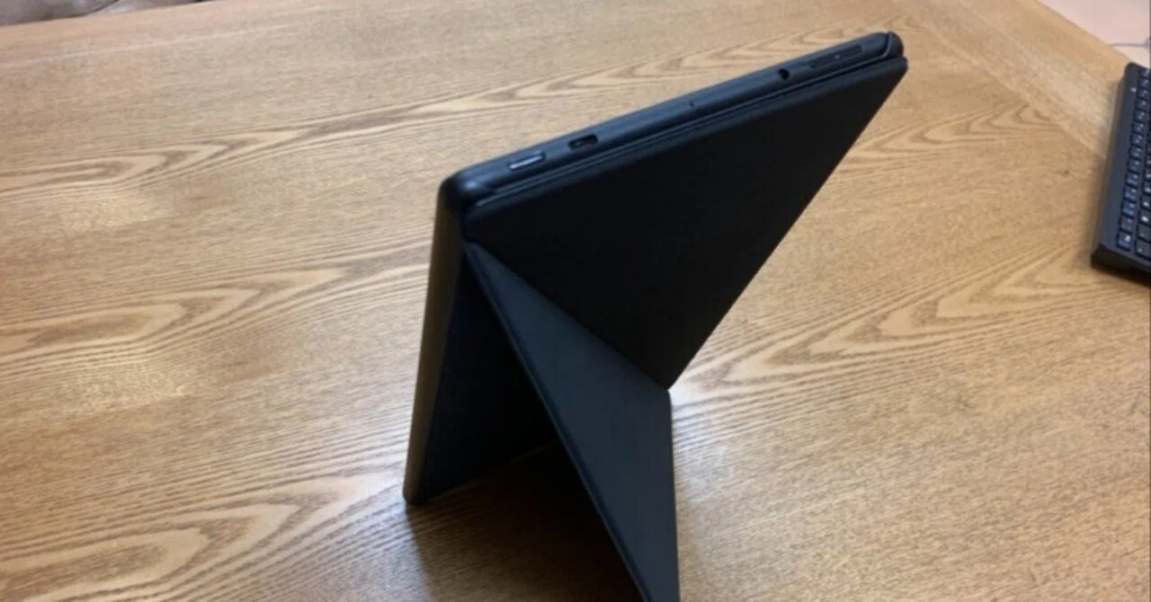 縦置き・横置きが簡単！ Amazon Fire HD 10 純正カバー購入！｜だる