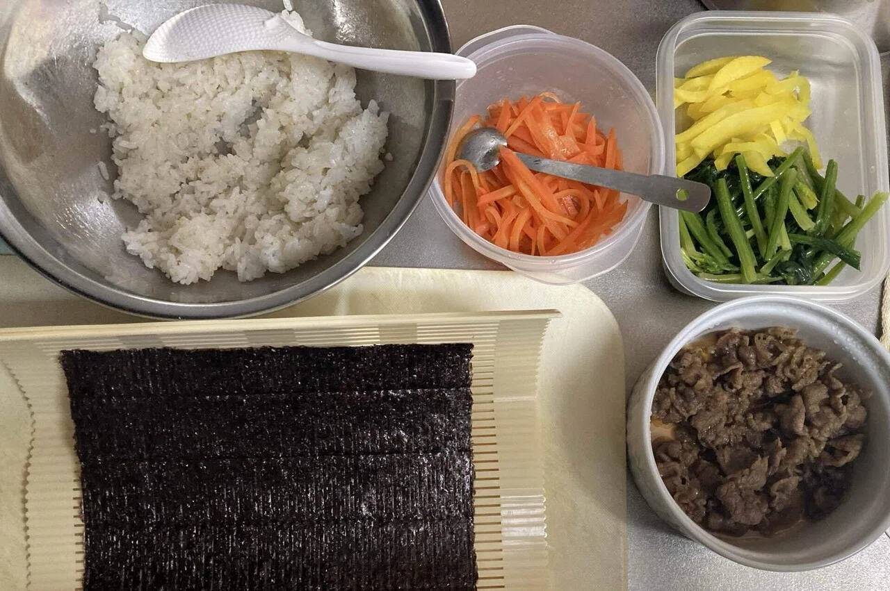 [Updated Daily] Gimbap (Korean-style seaweed rolls) using Ariake ...