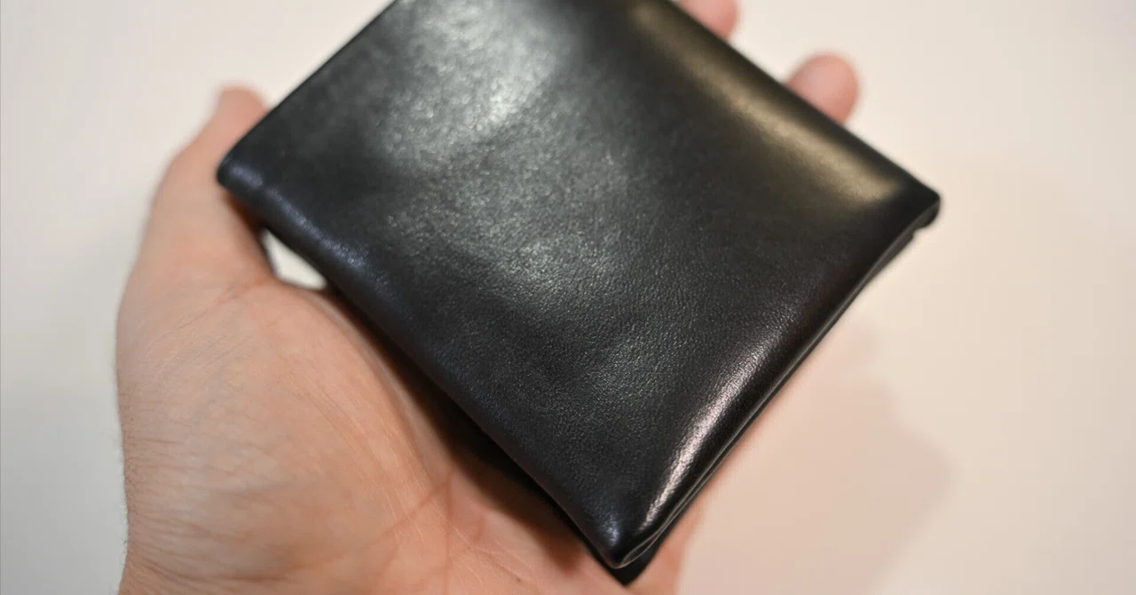 8563 コンパクト二つ折り財布 8563 コンパクト二つ折り財布｜お札やカードを好きな配置で｜OUGI Leathers