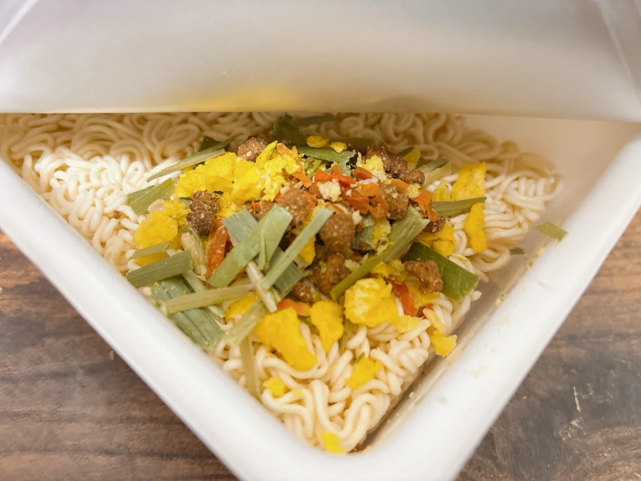 カップ麺格付け#475 ペヤング 酸辣湯風やきそば (まるか食品)｜イケ麺