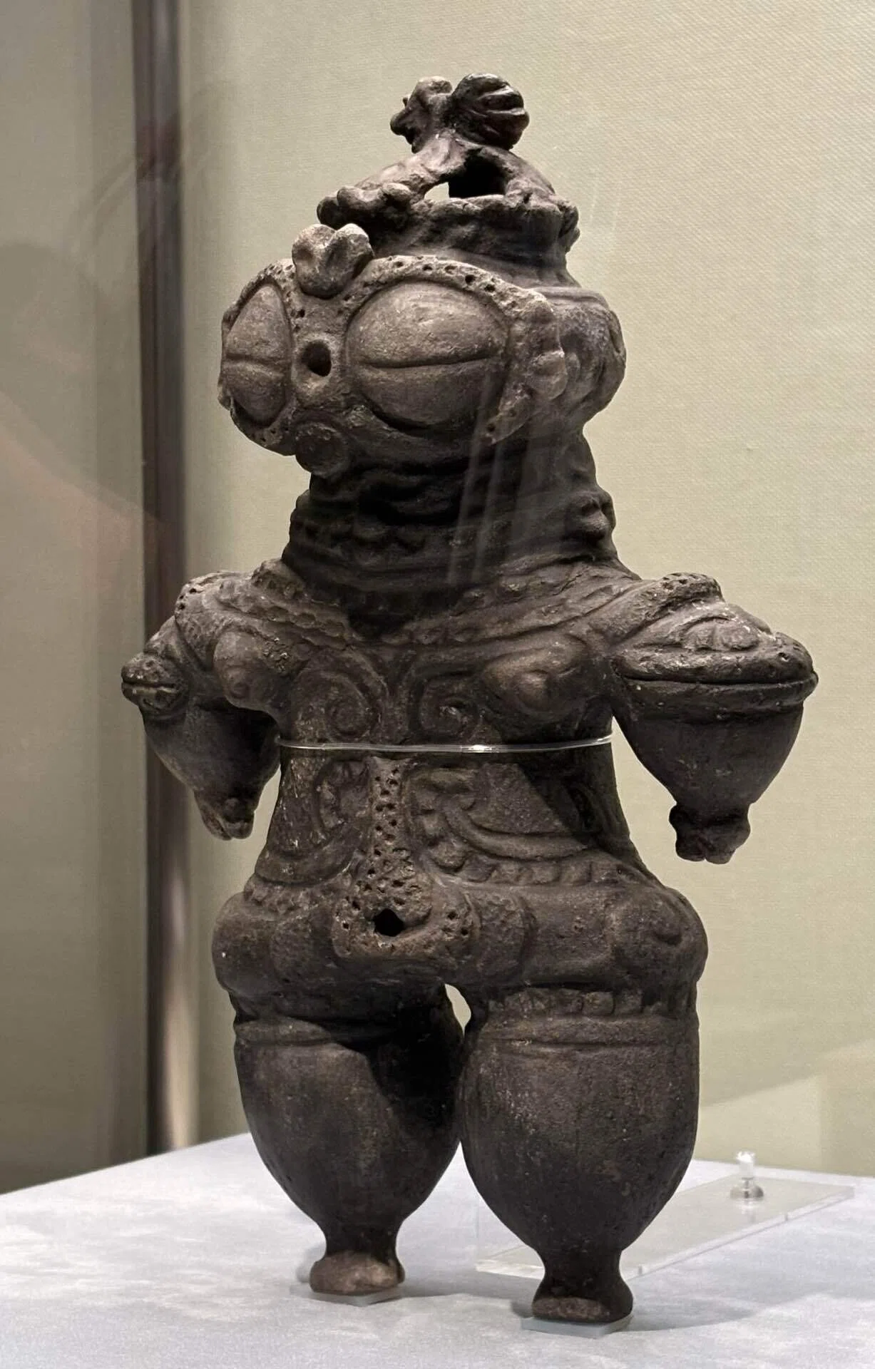 シエラレオネで発掘されたNomoli フィギュア（ノモリ像） Special Exhibition: World Heritage Jomon｜monolith
