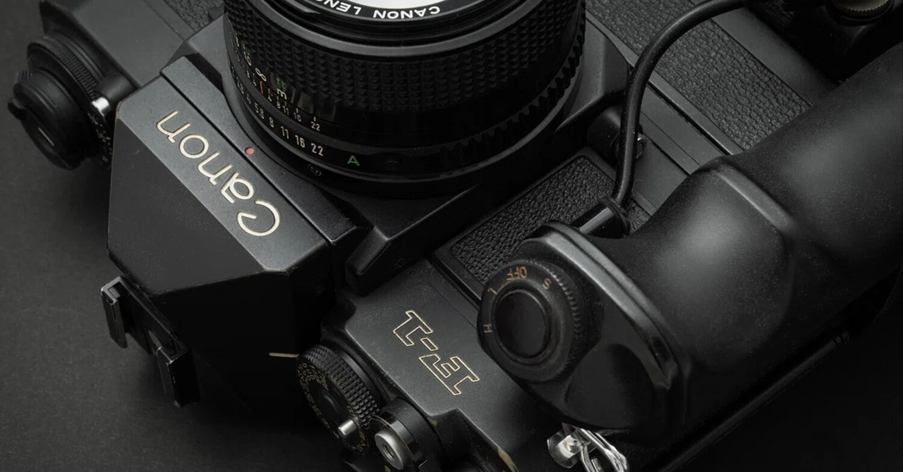 Canon A-1 +レンズ2本+パワワインダーA ちゃんと動くCanon AL-1、電池蓋も無事 + パワーワインダーA2、この