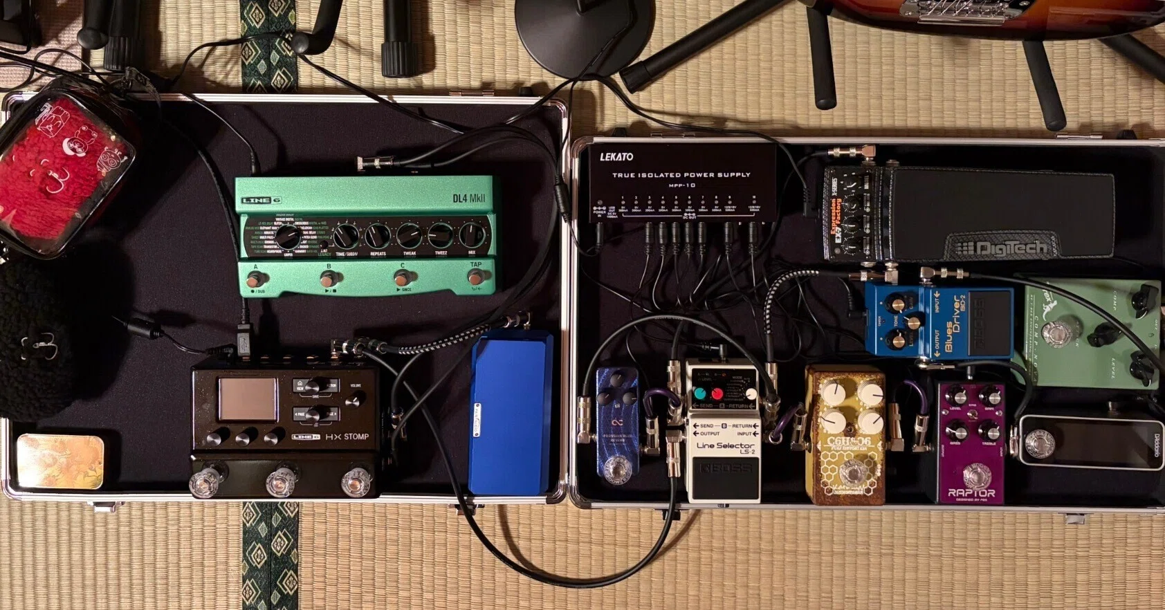 エフェクターボード　ギター　エフェクター ひぐちけいがライブで使用するギター、エフェクター、アンプ 会場の