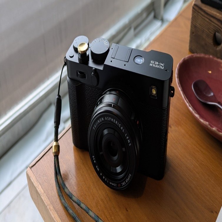 0819 カメラ　まとめ　１ Lightroom内蔵カメラ「ZEISS ZX1」が海外で発売に - デジカメ Watch