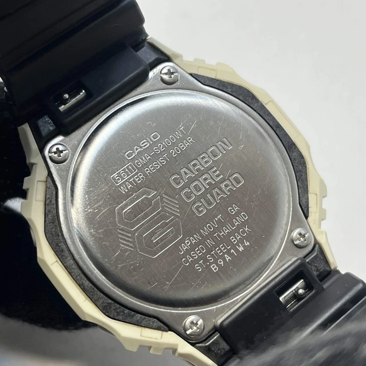レビュー】G-SHOCK GMA-S2100WT-7Aトリコロールが映える「ミッドサイズ