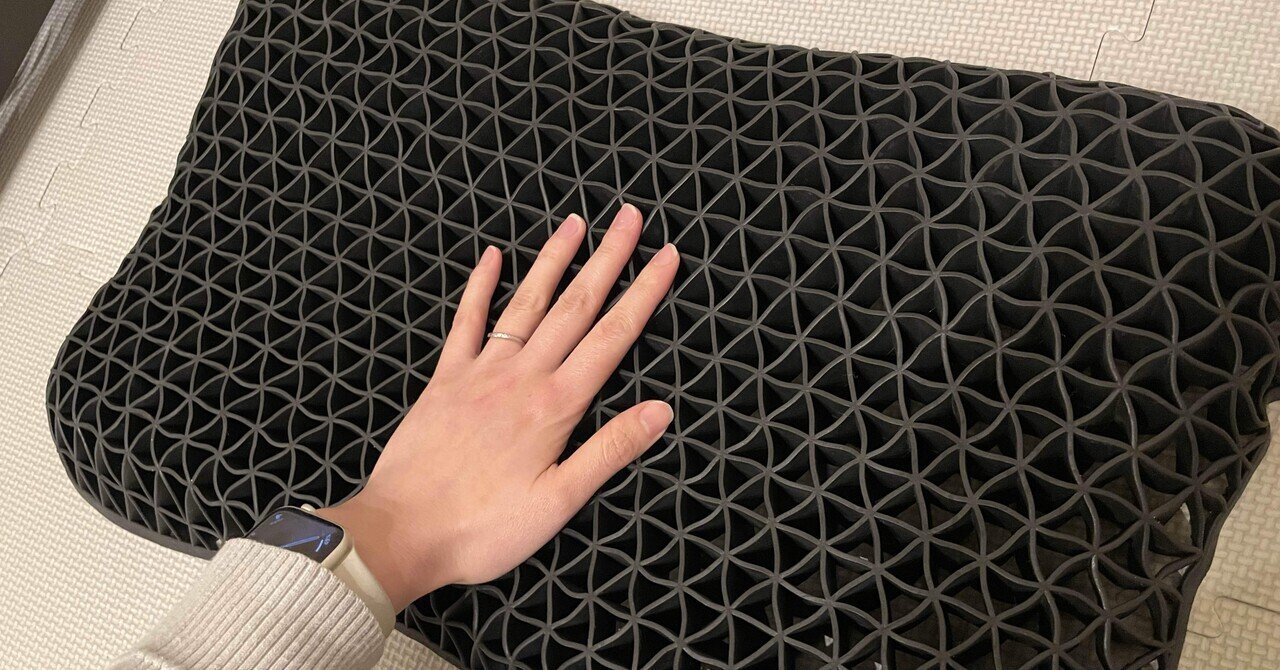 夜活勢、涙目。寝落ちを讃えたくなる枕があった ＃ヒツジのいらない枕